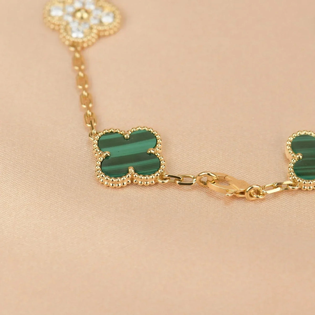 CLOVER 5 MOTIF MALACHITE BRACELET COLLECTION VIP