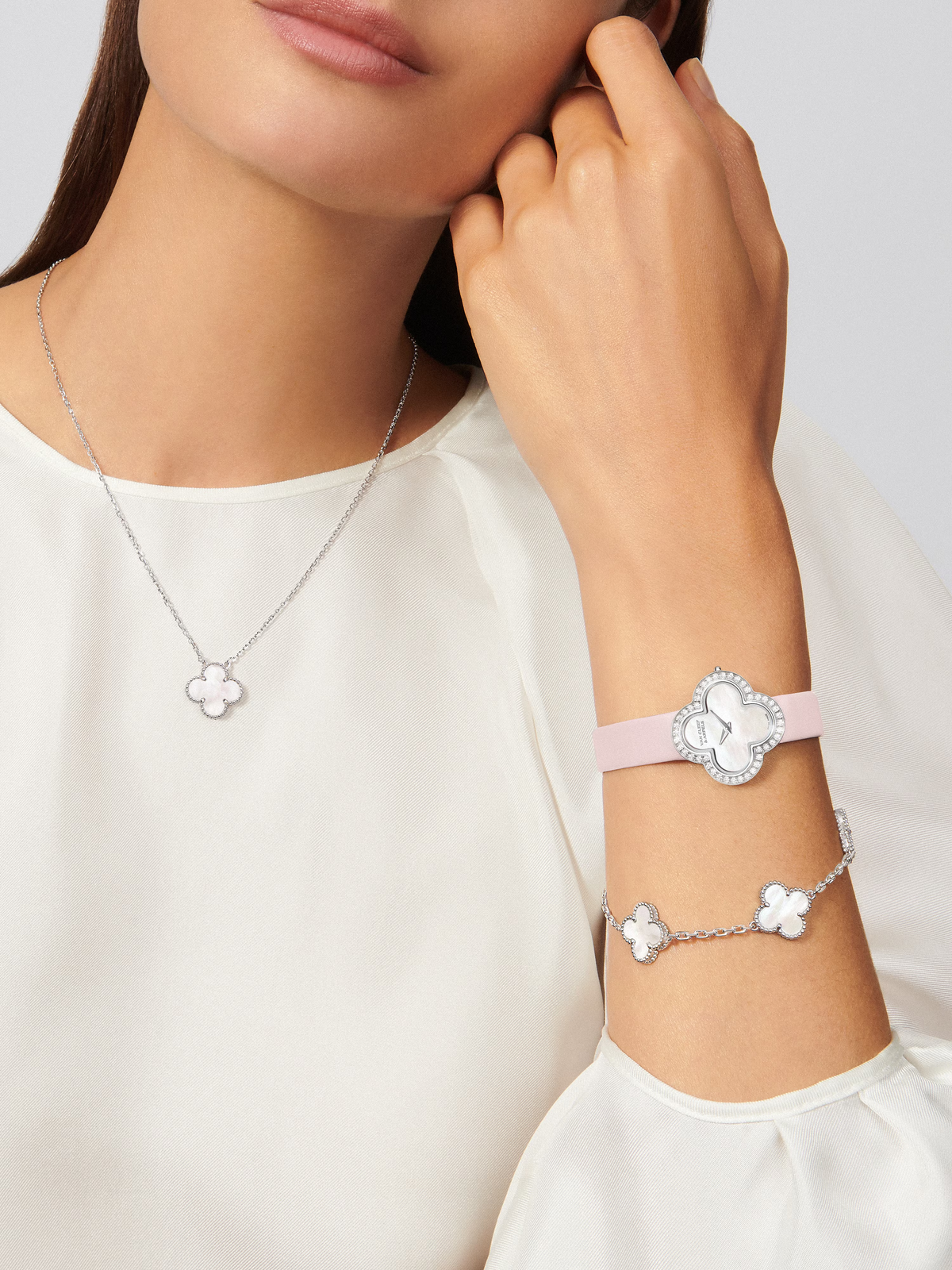 CLOVER White and Silver Necklace
